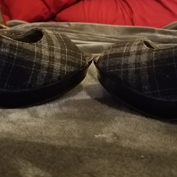Plaid and black patent leather size 9 heels - Picture 5 of 6